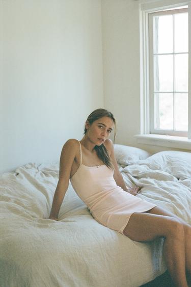 ПЛАТЬЕ POINTELLE С КРУЖЕВОМ — ЦВЕТ РОЗОВОГО ДЕРЕВА от Zara
