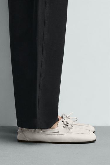 CHAUSSURES BATEAU EN CUIR - Blanc écru de Zara - Image 0
