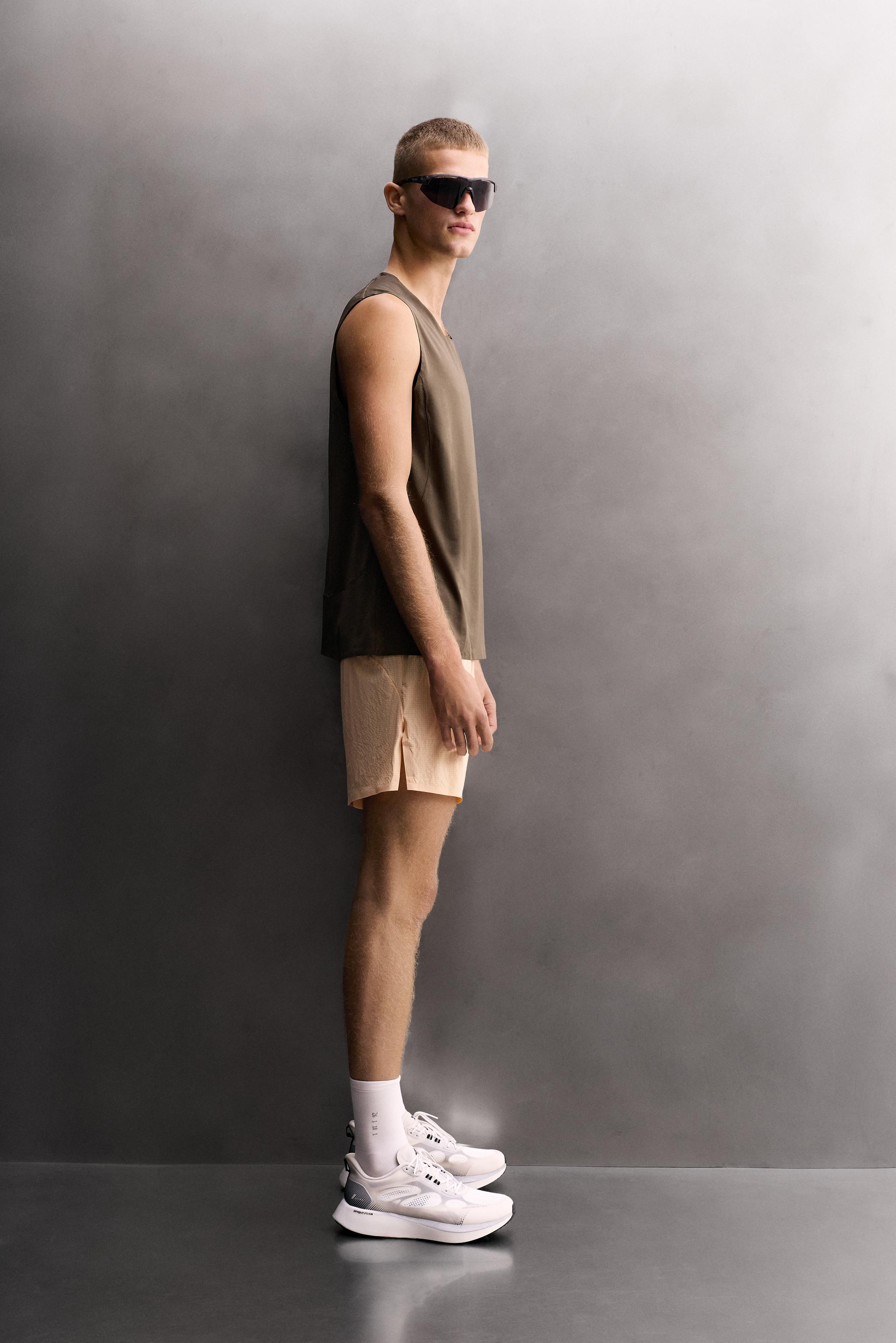 GRAPHIC RUNNING TANK TOP