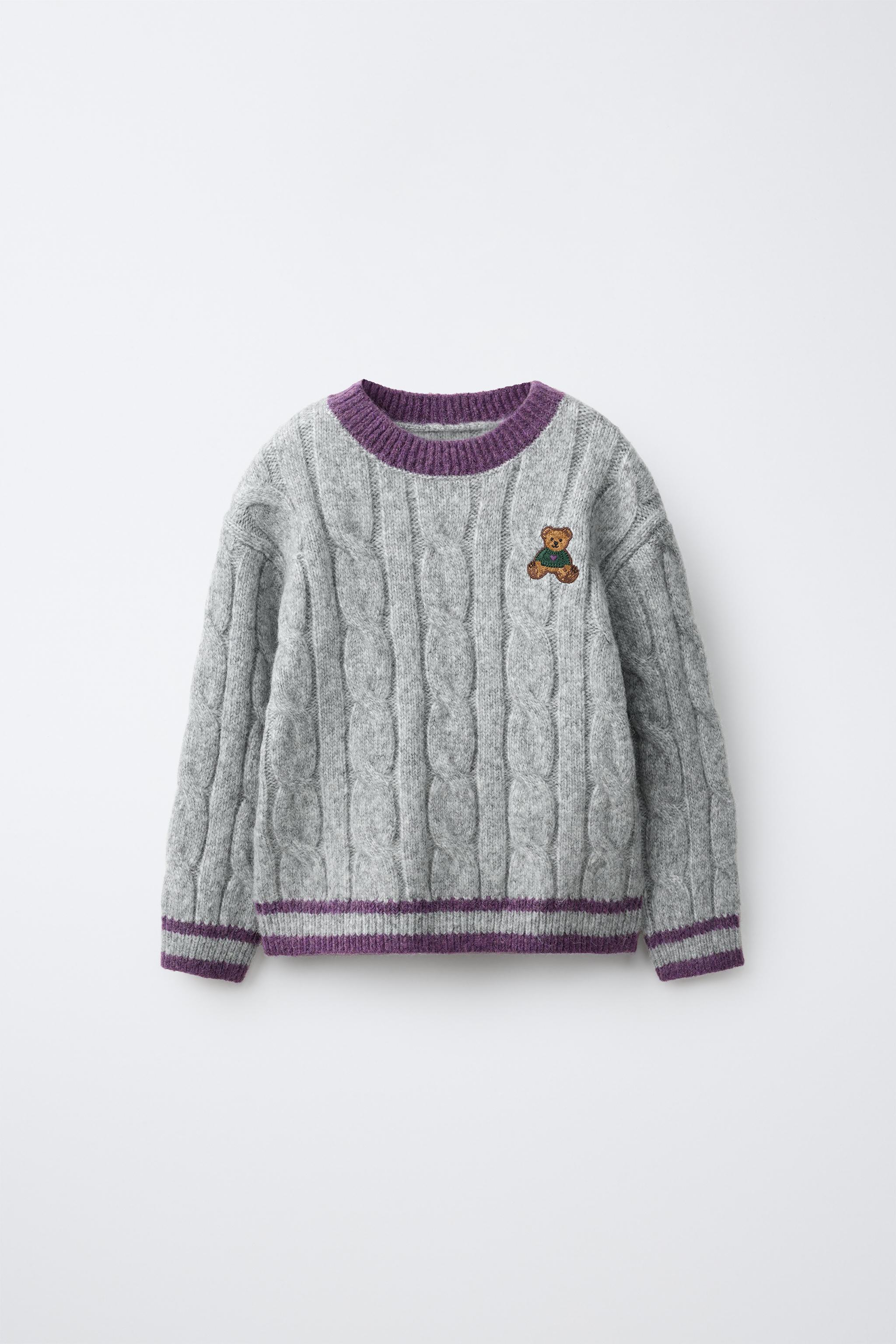 PULL EN MAILLE À TORSADES OURSON BRODÉ