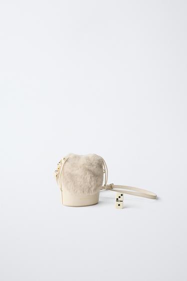 FAUX SHEARLING BUCKET BAG - Ecru White de Zara - Image 6
