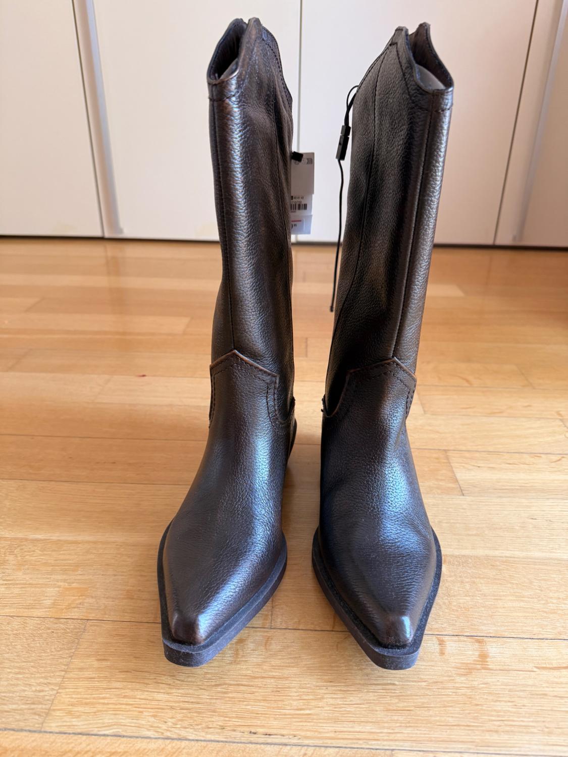 LEATHER COWBOY STYLE BOOTS - Image 5