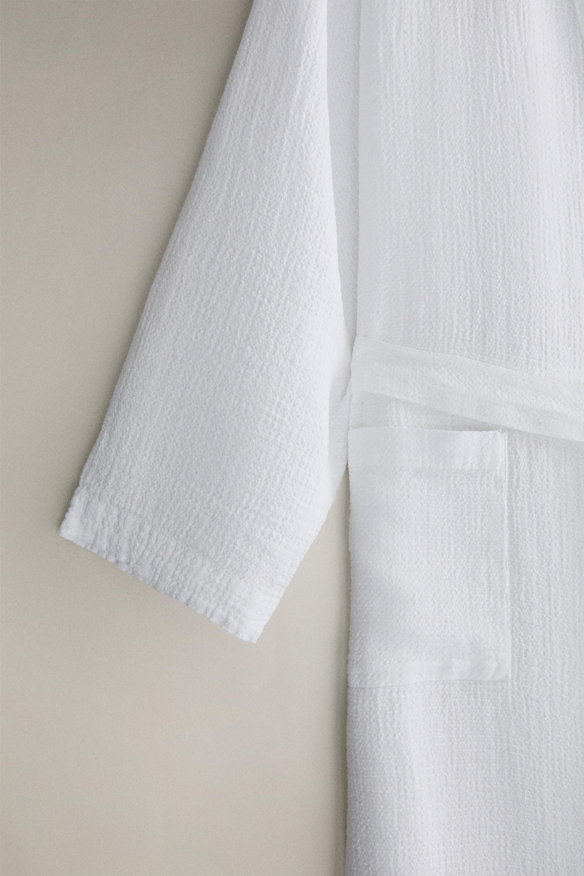 LINEN WAFFLE-KNIT BATHROBE