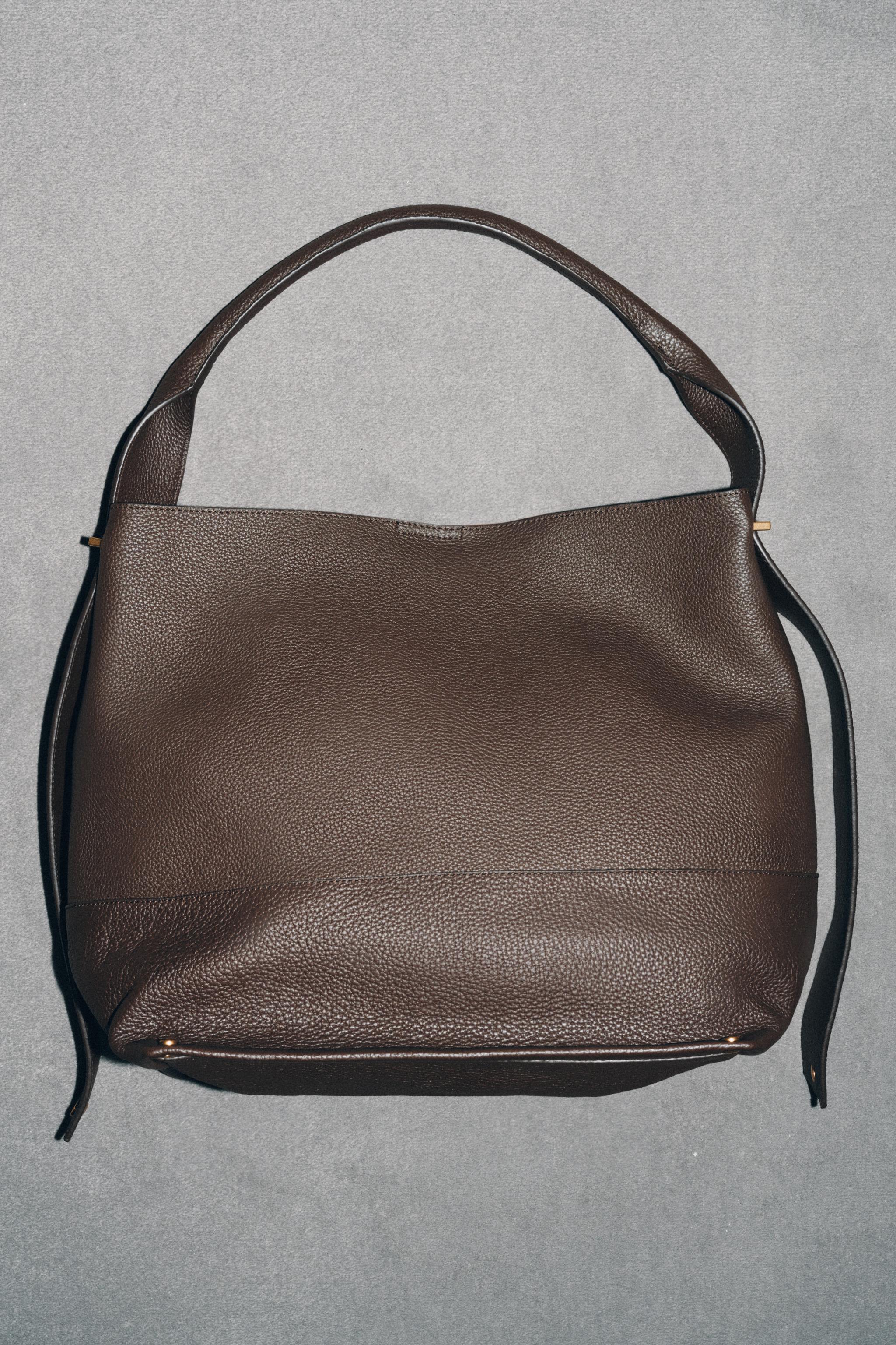 LEATHER MAXI BUCKET BAG