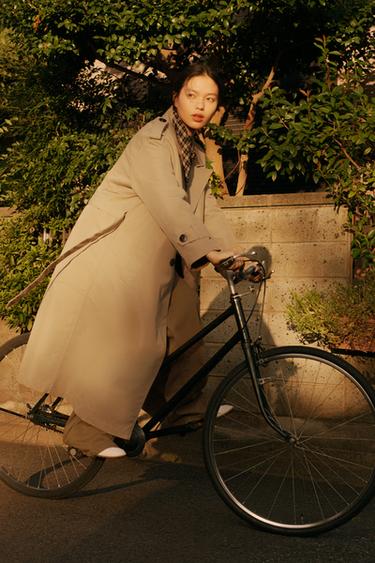 LONG DOUBLE-BREASTED TRENCH COAT WITH BELT - Light camel by Zara