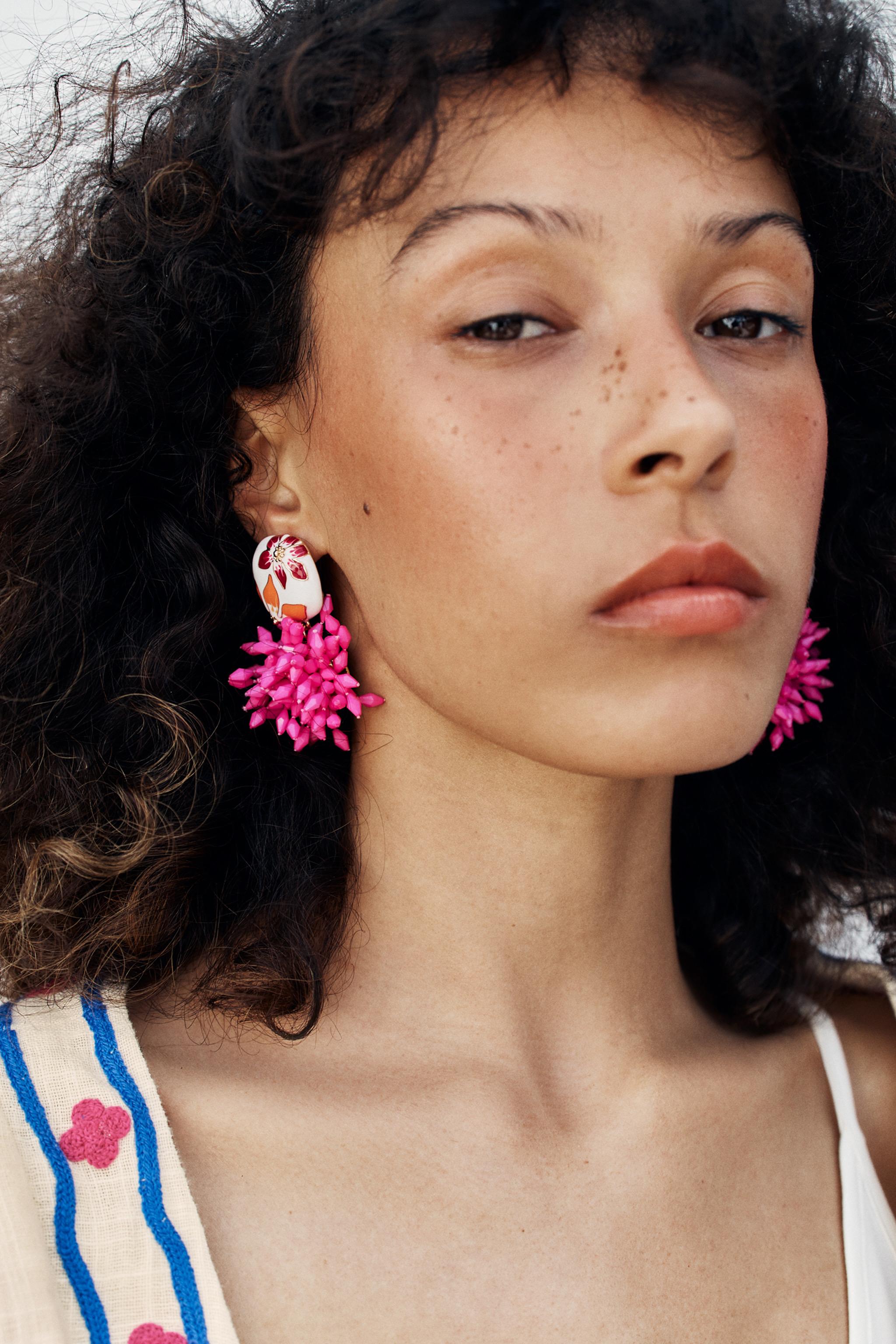 RESIN BEADED EARRINGS — Pink