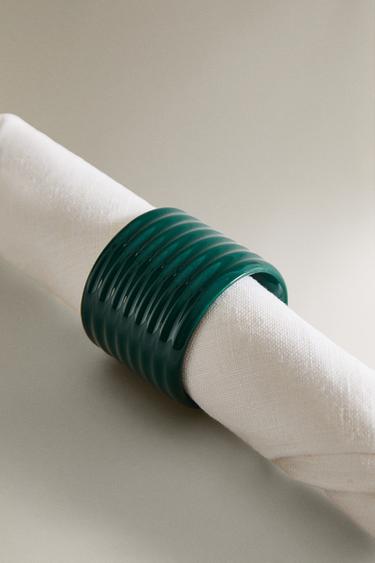 PACK OF CERAMIC NAPKIN RINGS WITH RAISED DESIGN (PACK OF 4) - GREEN by Zara - Image 2