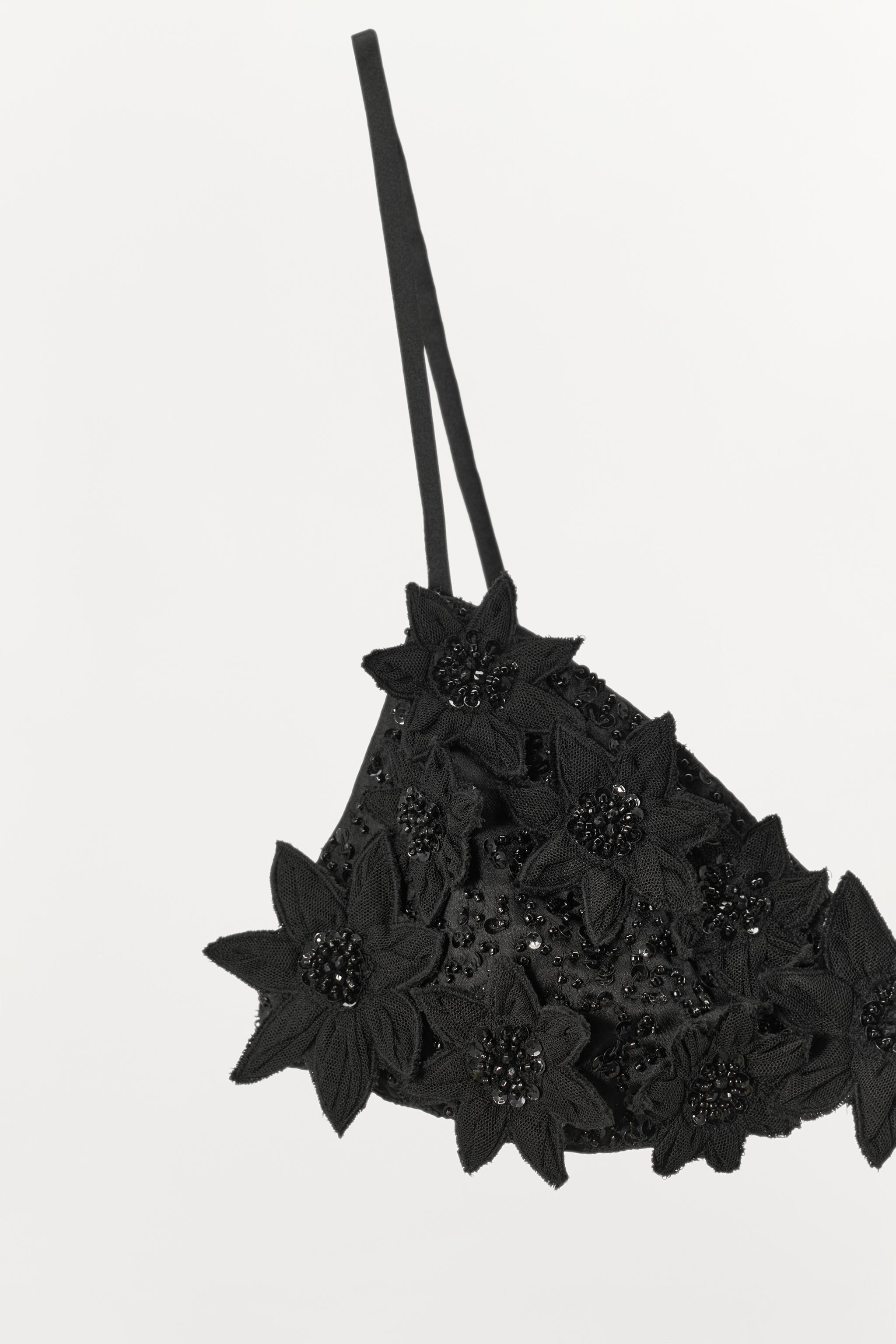 BRASSIÈRE FLEURS EN RELIEF ET FANTAISIE