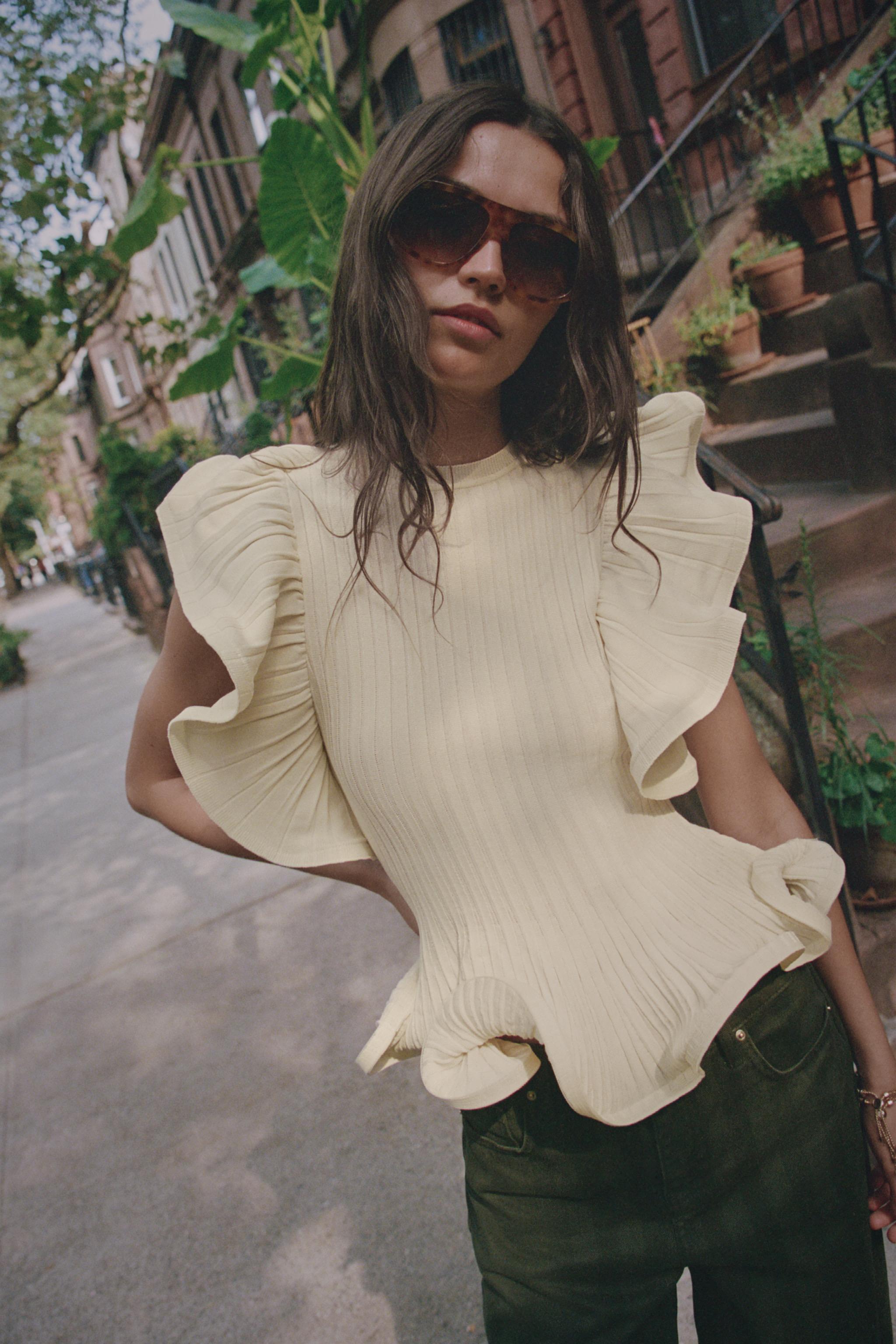WAVY TRIM KNIT TOP — Ecru
