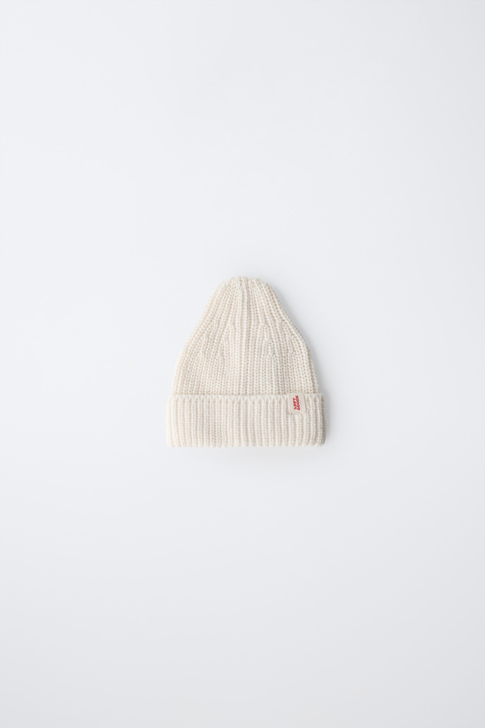 KNIT BEANIE WITH LABEL — Ecru
