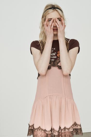 VESTIDO CORTO COMBINADO ENCAJE - de Zara