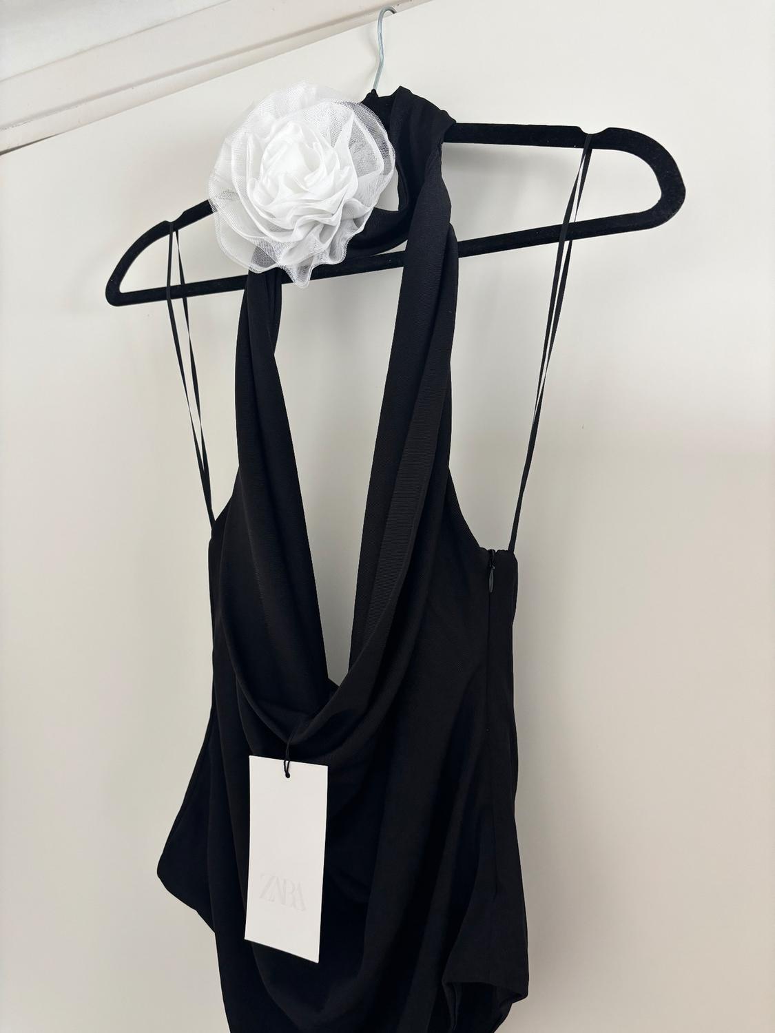 HALTER BODYSUIT WITH FLORAL APPLIQUÉ - Image 2