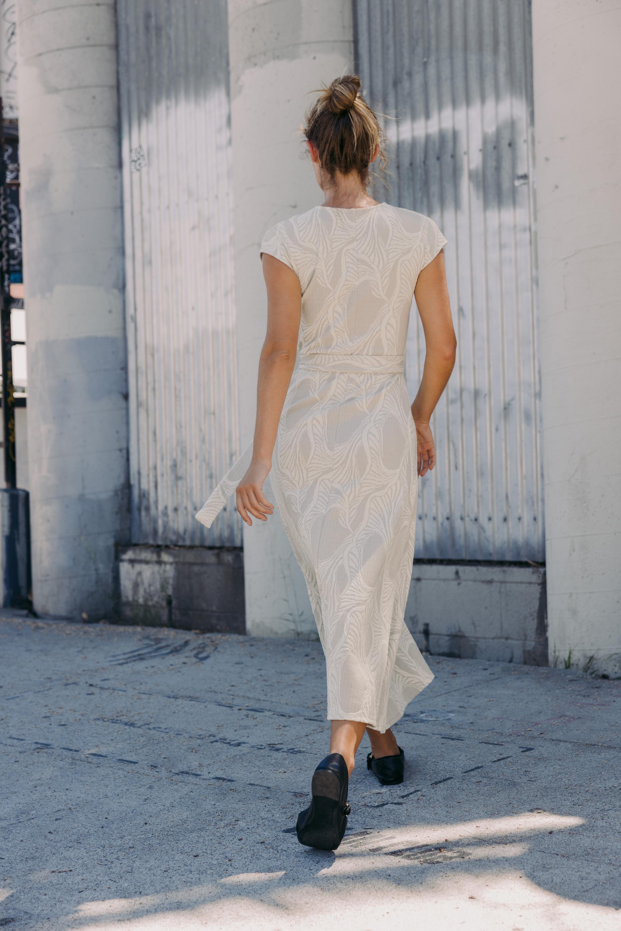 ジャカードベルト付きワンピース - エクリュ | ZARA Japan / 日本