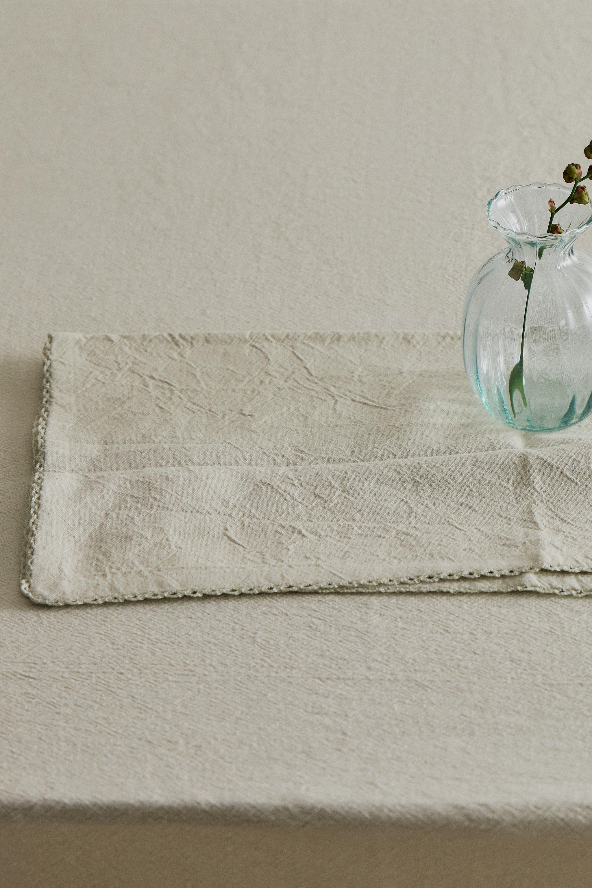 DYED THREAD TABLECLOTH WITH PICOT TRIM