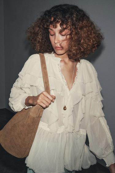 BLUSA COM FOLHOS E RENDA ZW COLLECTION - Cru da Zara