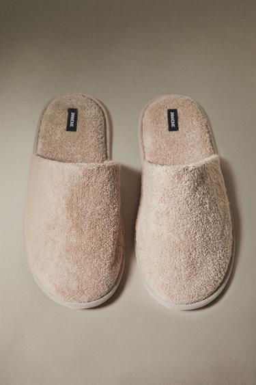 CHAUSSONS SERVIETTE DE BAIN - Beige de Zara