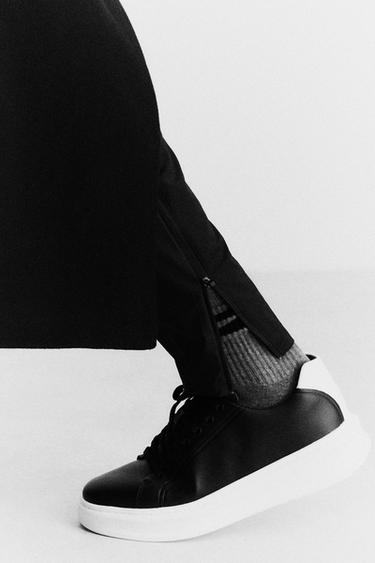 Zaras SNEAKERS MED HÄLDETALJ - Svart