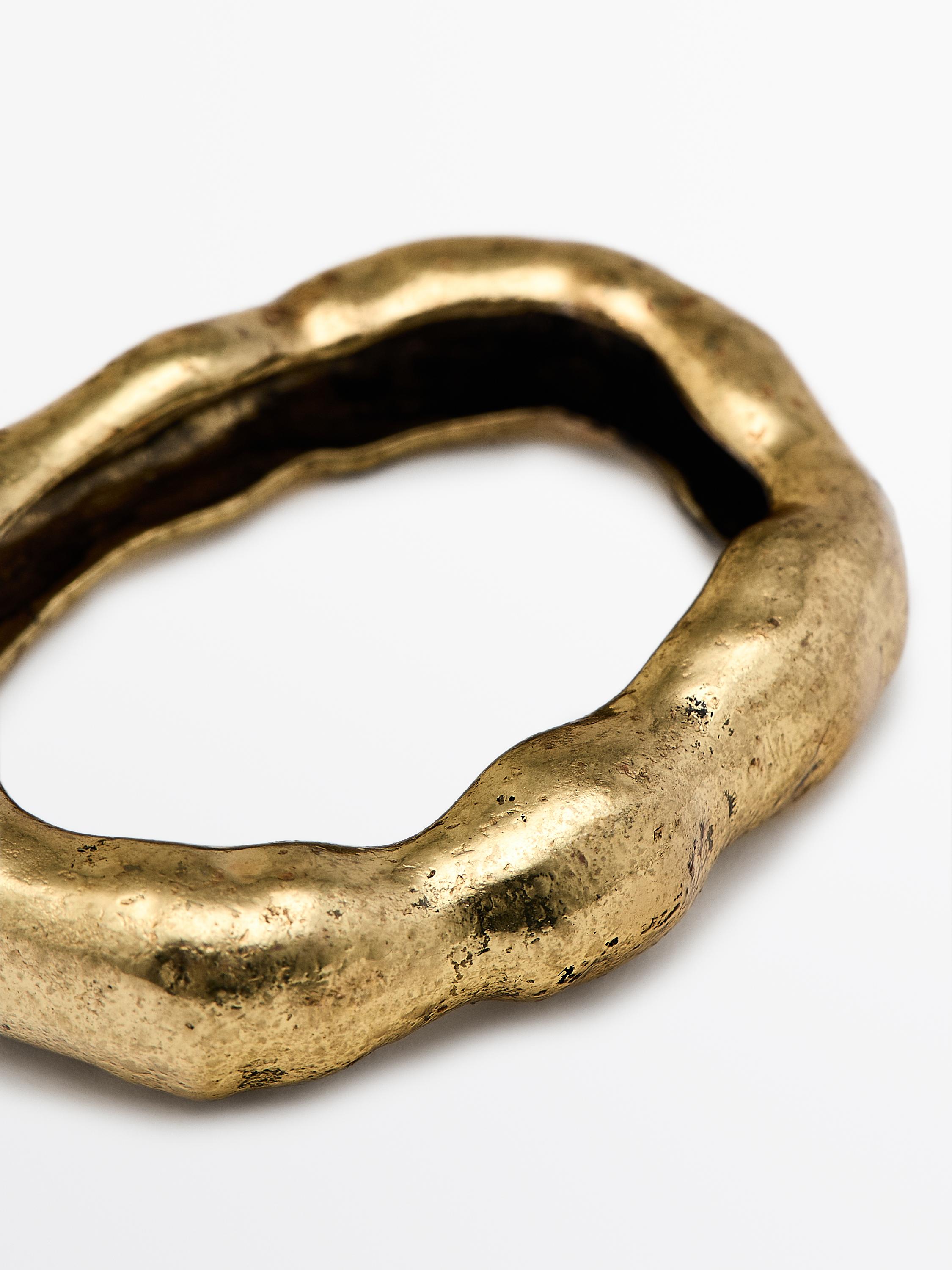 Metal loop ring