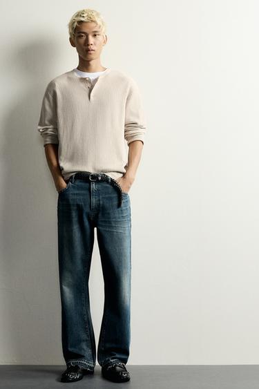 STRIKKET T-SHIRT MED HENLEY-HALS - is fra Zara