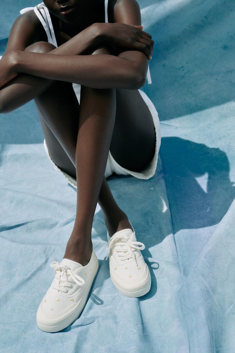 BASKETS BRODÉES FLEURS Blanc ZARA France1