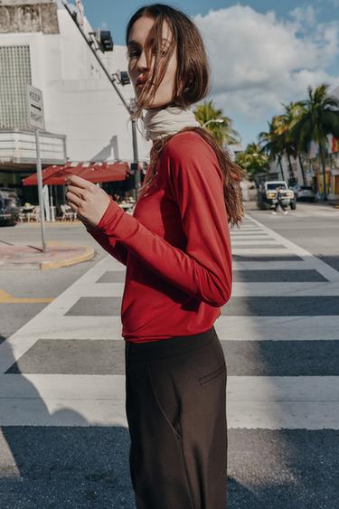 T-SHIRT À MANCHES LONGUES EN COTON - Rouge foncé de Zara - Image 2
