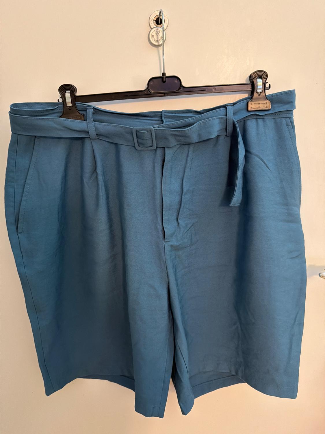 PLEATED BERMUDA SHORTS WITH BELT - Image 2