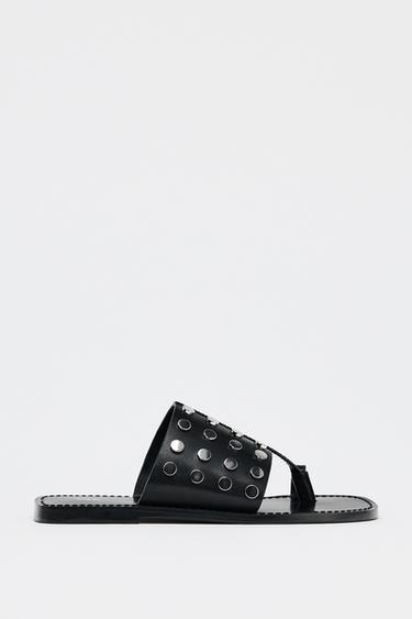 SANDALIA PLANA PIEL TACHAS - Negro de Zara