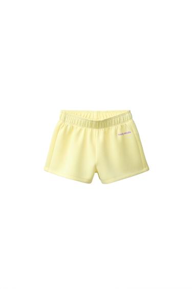 BERMUDA TEXTO RELIEVE SPORTY - Amarillo limón de Zara
