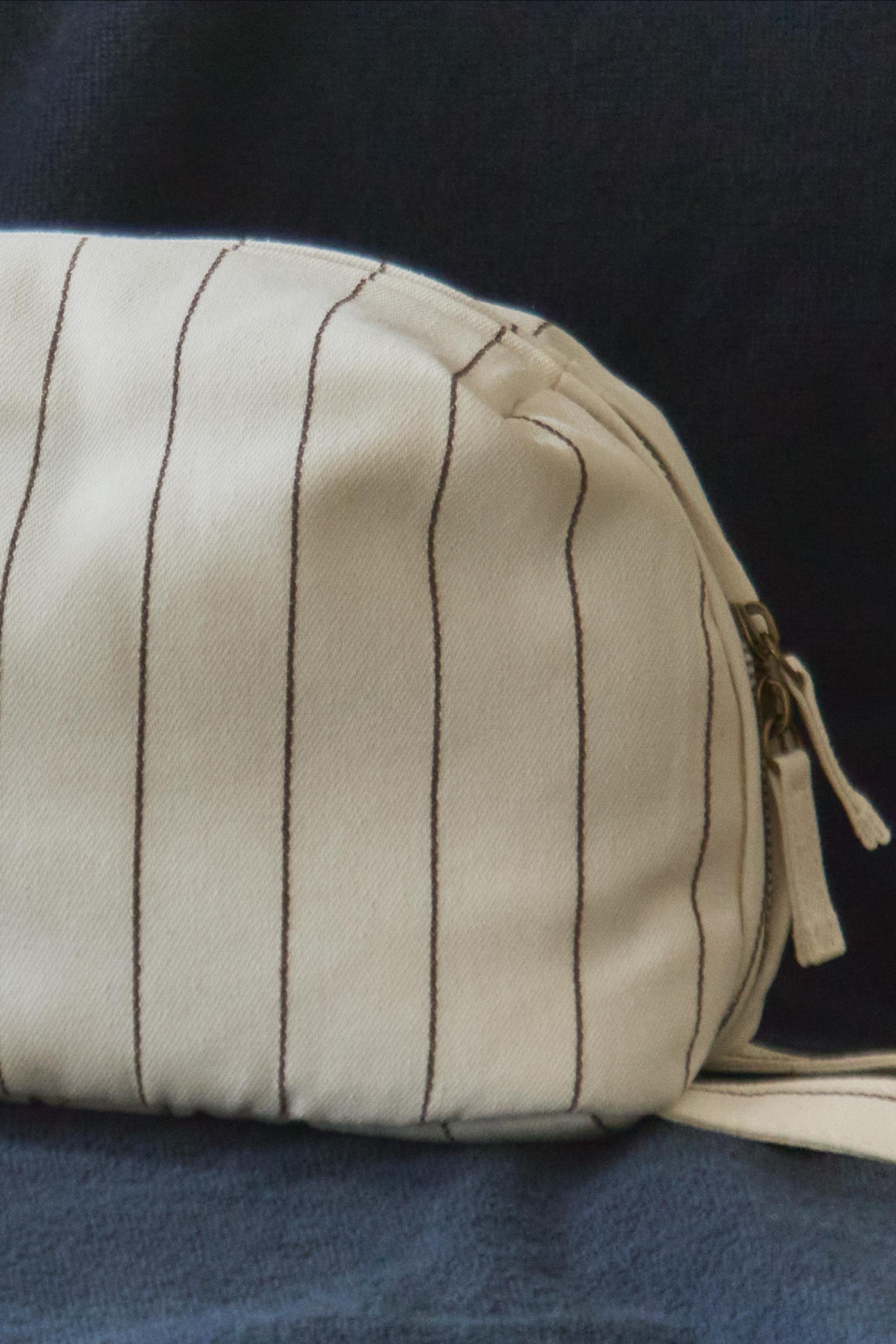 STRIPED MAKEUP BAG — White