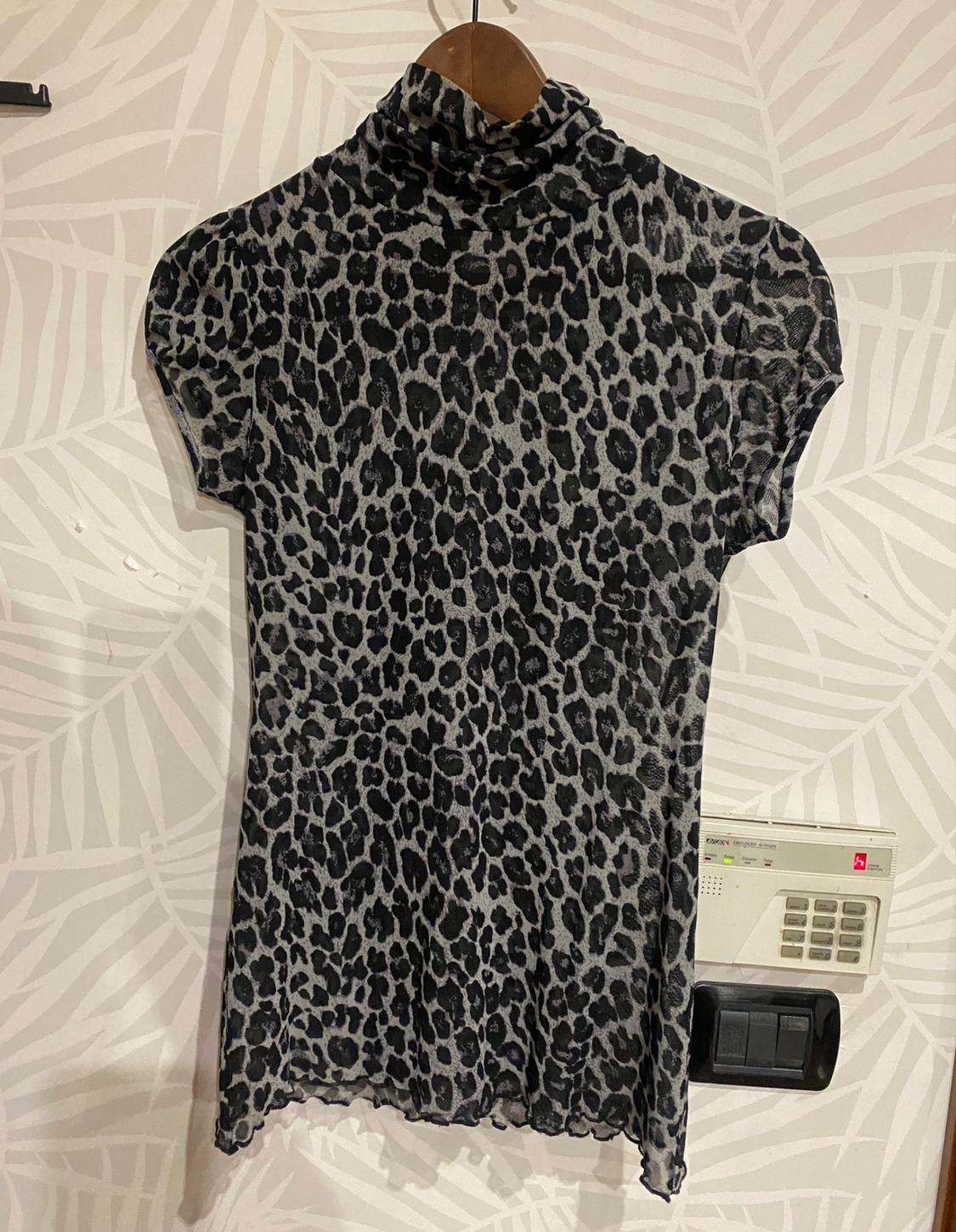 CAMISA ANIMAL PRINT MANGA TONOS GRISES - Image 2