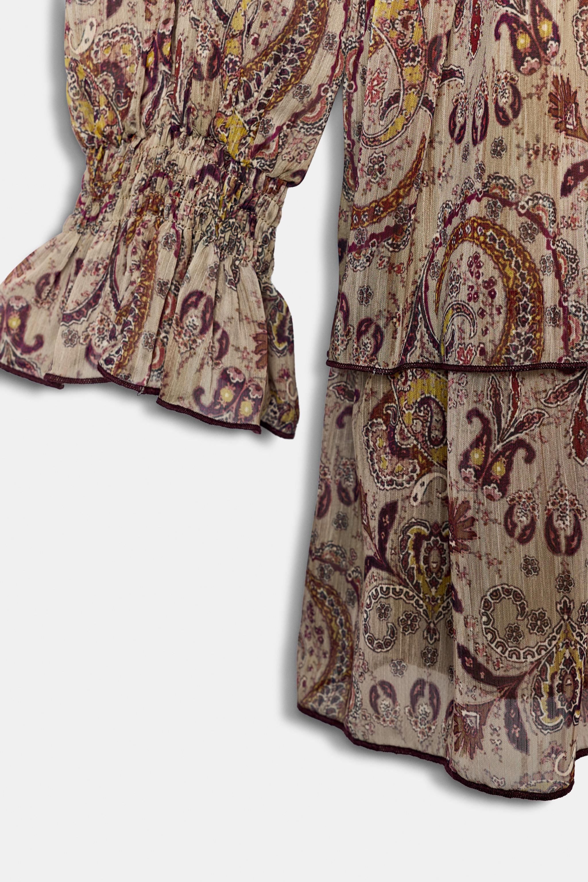 ROBE COURTE IMPRIMÉE À VOLANTS