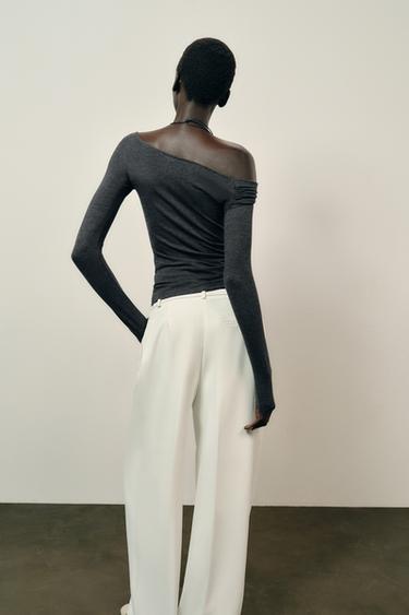 TOP DÉCOLLETÉ ASYMÉTRIQUE - Gris chiné de Zara - Image 4
