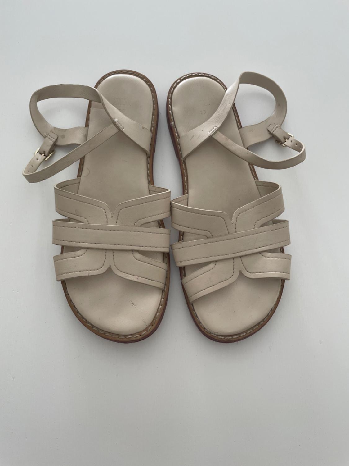 FLAT LEATHER CAGE SANDALS