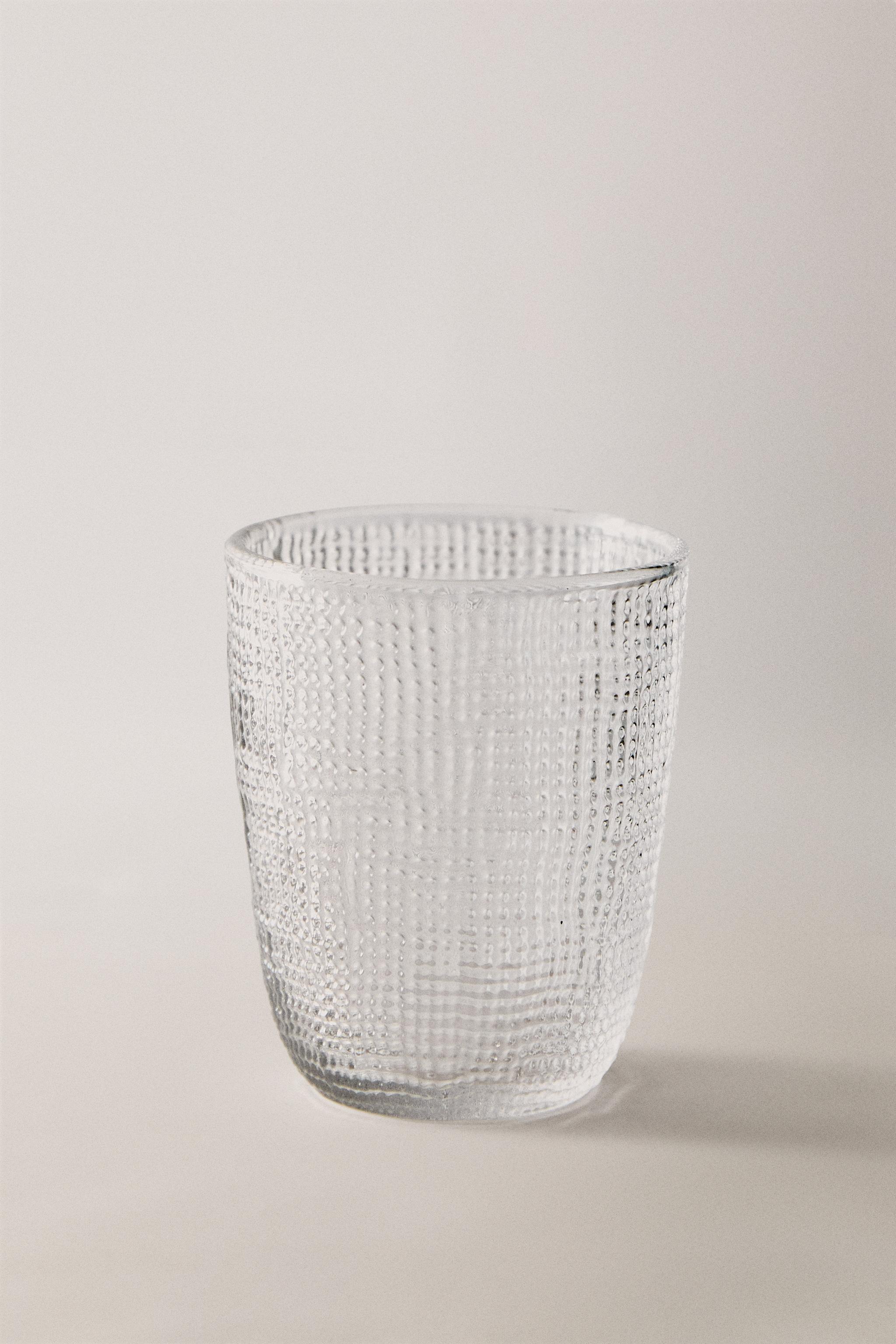 RAISED DESIGN GLASS TUMBLER
