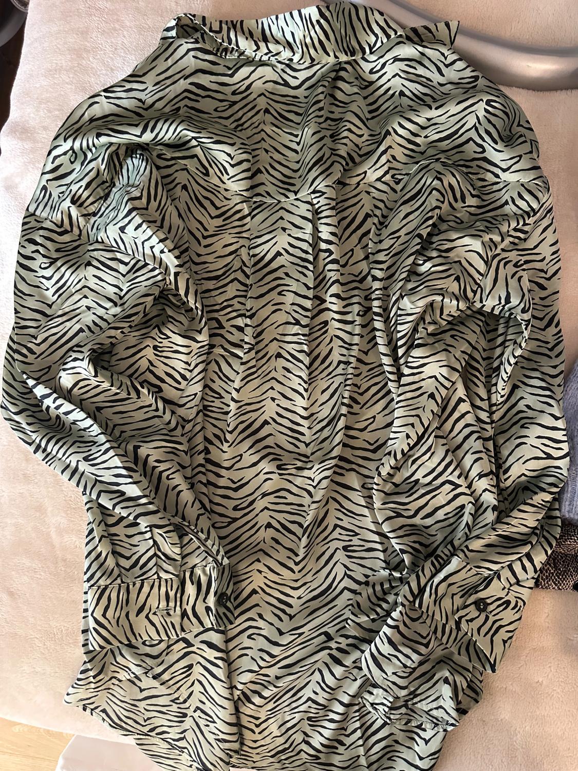 OVERSIZE ANIMAL PRINT BLOUSE - Image 2