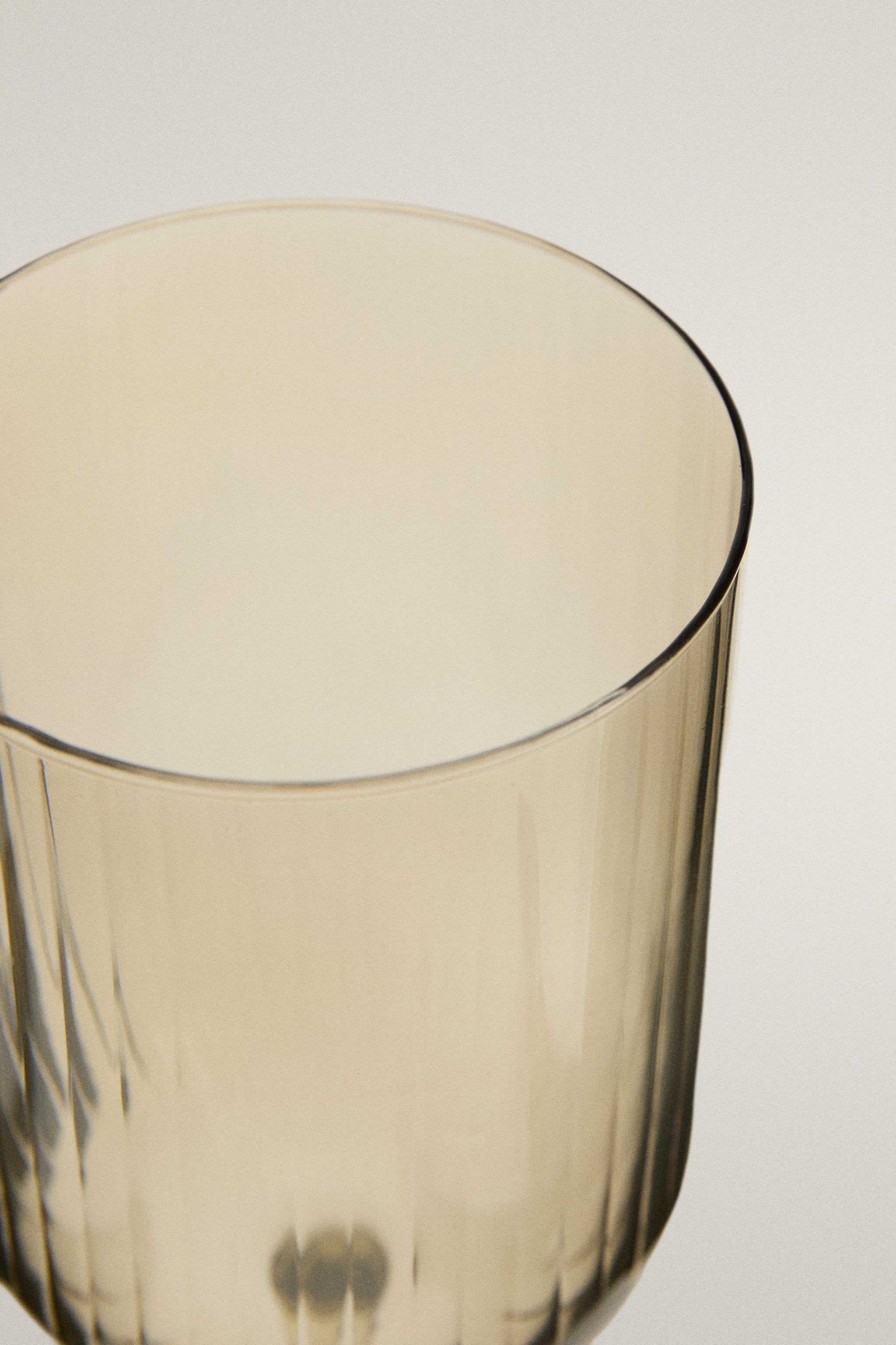 RAISED VERTICAL LINE GLASS