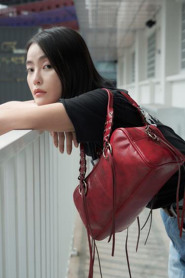 ボウリング クラックテクスチャーレッドZaraのボウリング クラックテクスチャー - レッド