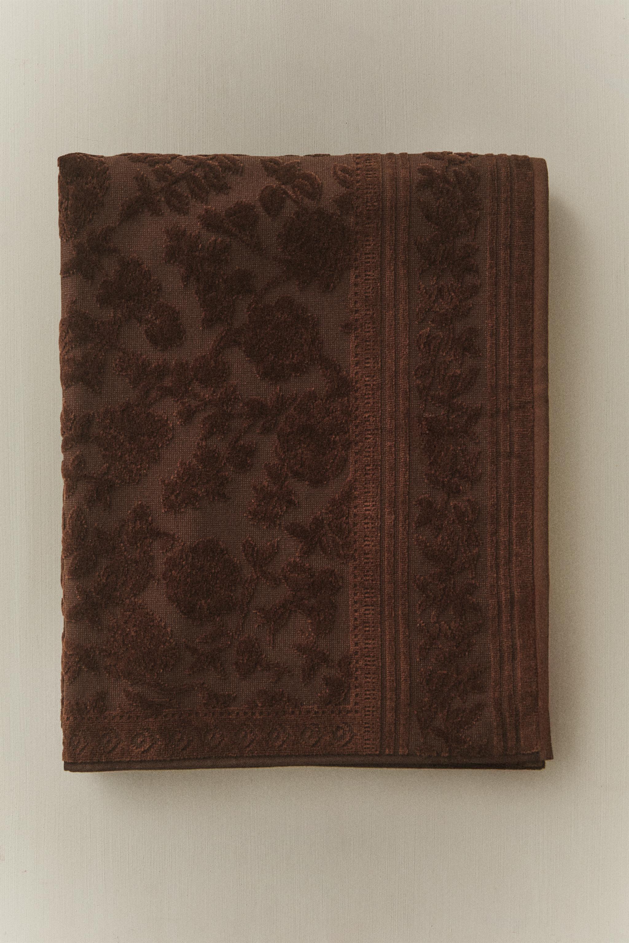 JACQUARD VELOUR BATH TOWEL