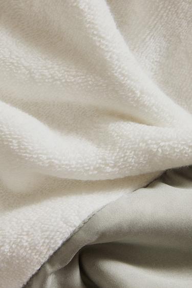 ΠΕΤΣΕΤΑ ΜΠΑΝΙΟΥ ΜΕ ΥΦΑΣΜΑΤΙΝΗ ΛΩΡΙΔΑ - Μέντα του Zara