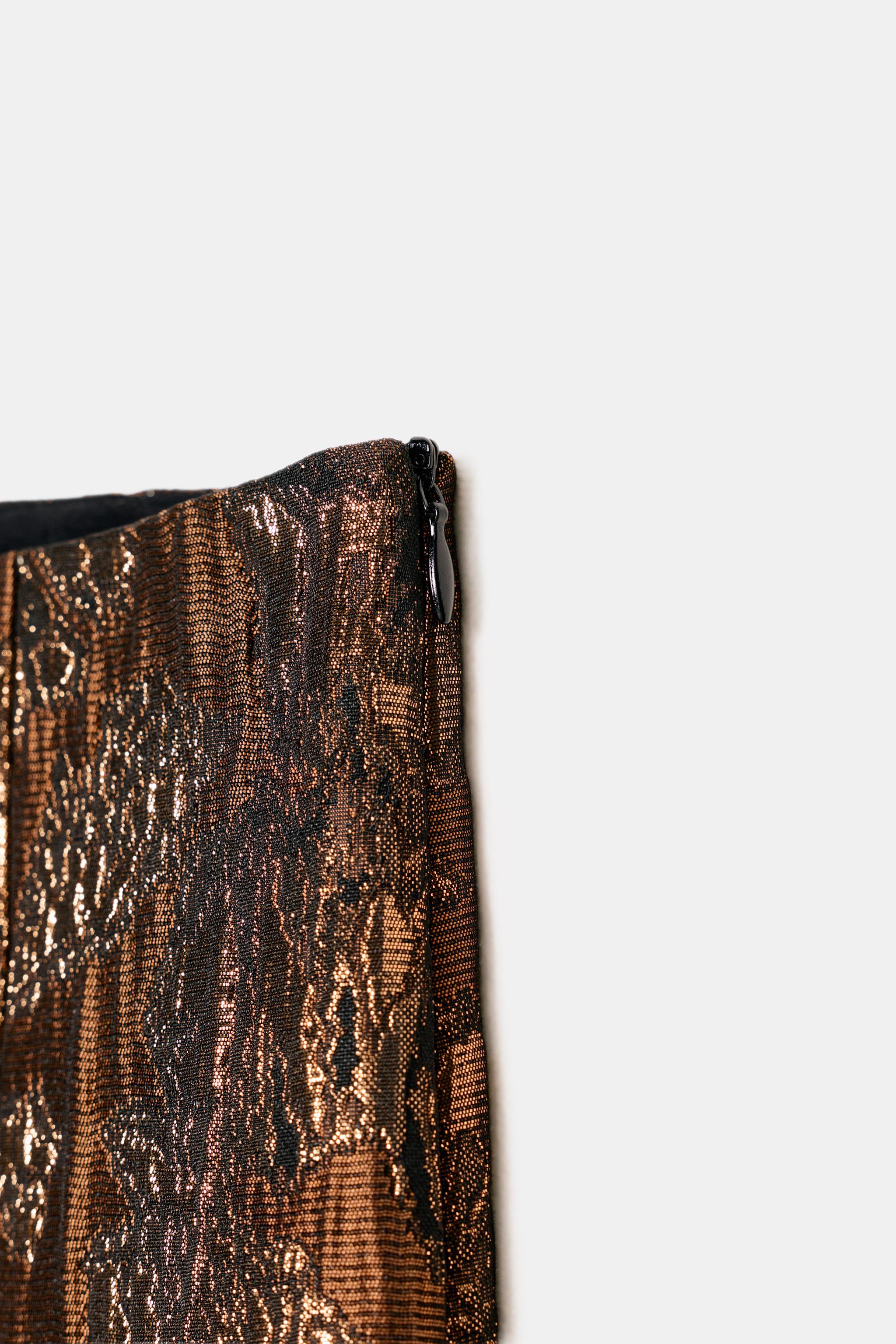 SHINY JACQUARD CAPE SKIRT