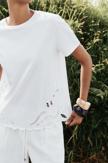 T-SHIRT MED BRODERI - Hvid fra Zara