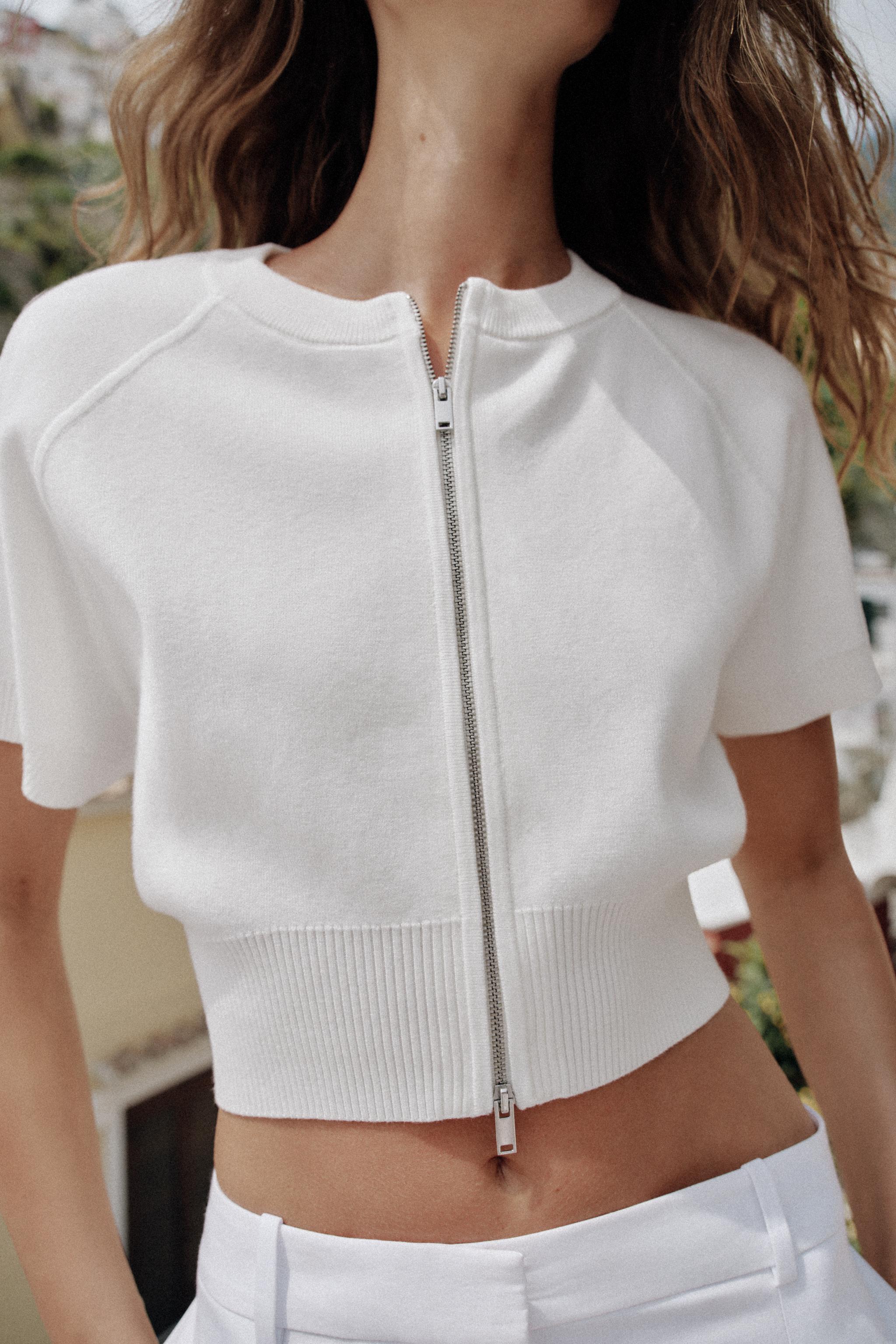 GILET COURT EN MAILLE ZIPPÉ