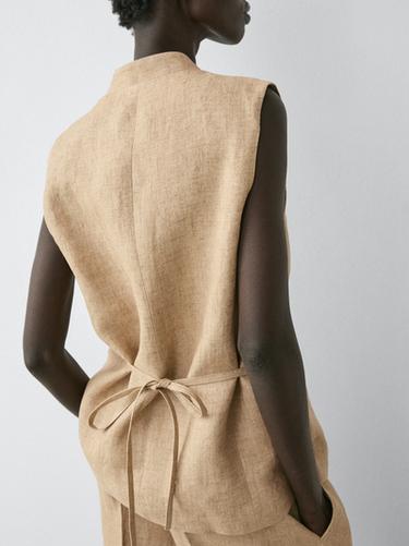 Chaleco cierre cruzado lino - Beige de Zara