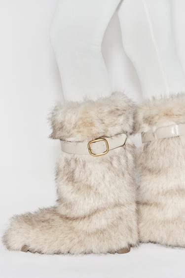 BOTTES EFFET FOURRURE AVEC BRIDE COLLECTION SKI - Blanc écru de Zara - Image 2