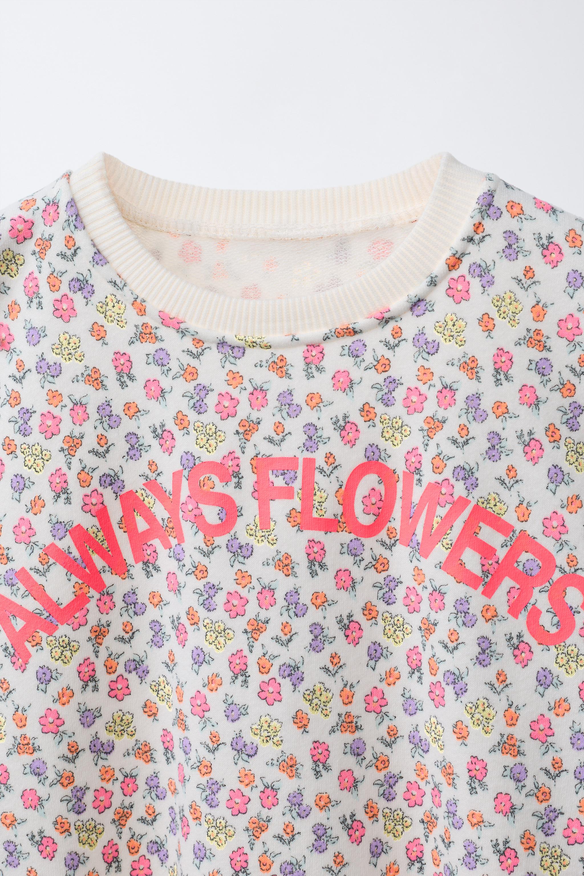 SWEAT À FLEURS ET INSCRIPTION