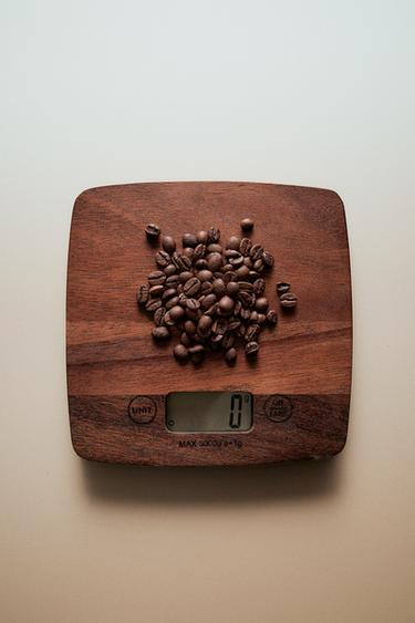 BALANCE DE CUISINE EN BOIS - Beige clair de Zara - Image 6