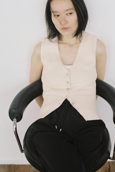 ニットベストエクリュZaraのニットベスト - エクリュ 