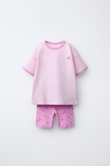 Zara KOMPLET MAJICA I BICIKLISTIČKE HELANKE SA CVETNIM DEZENOM – svetloljubičasta