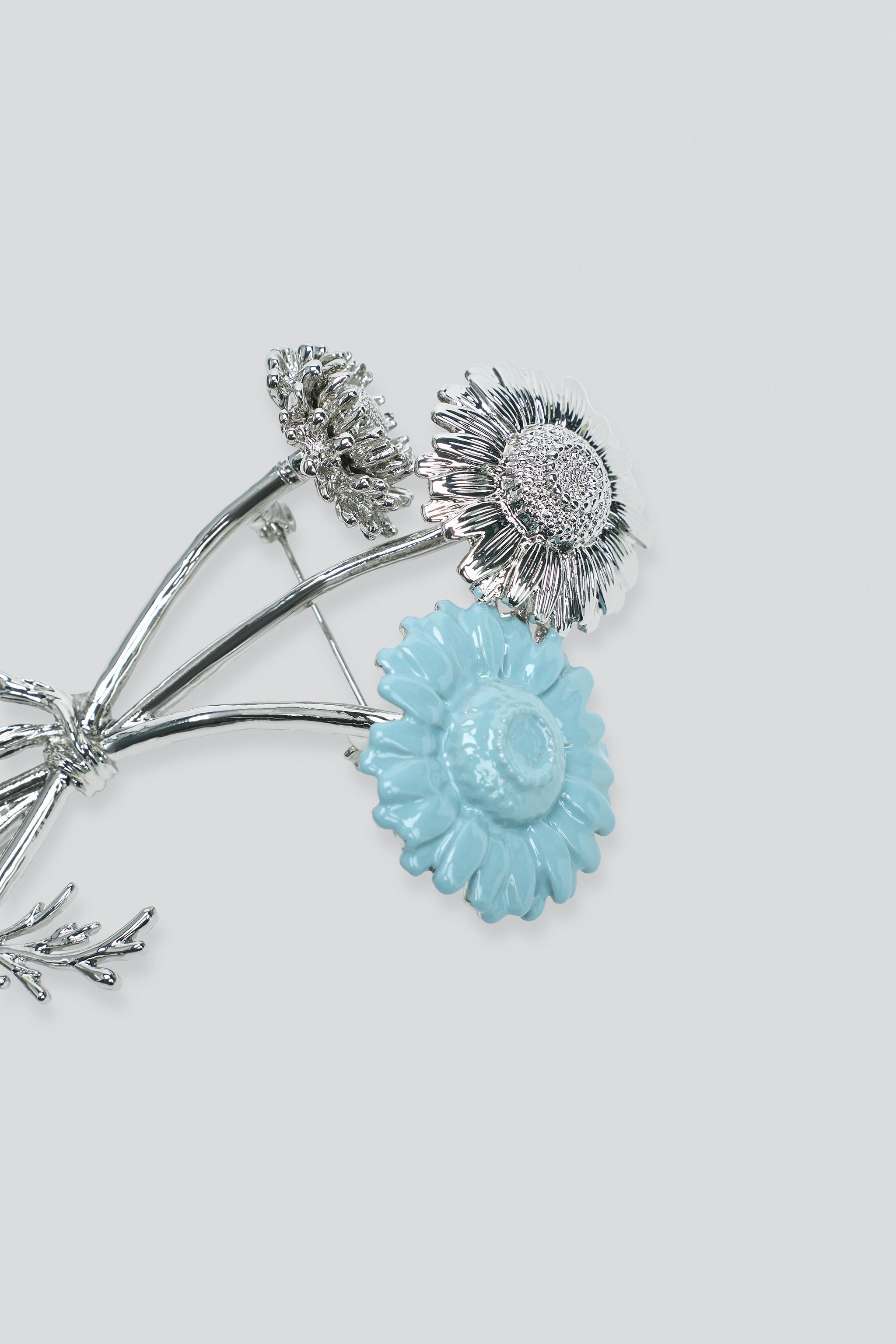 METALLIC 3-FLOWER BROOCH