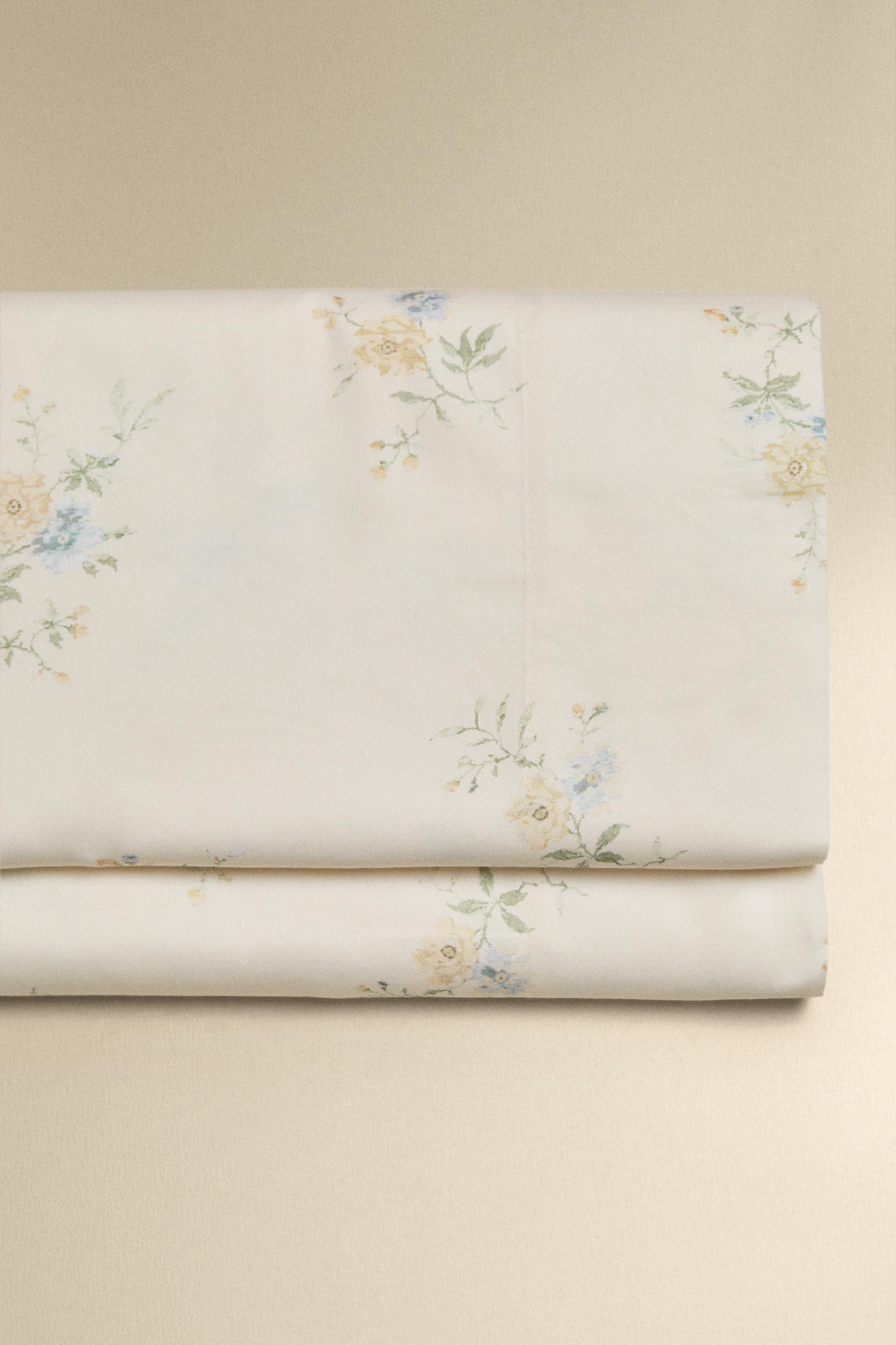 SATEEN FLAT SHEET WITH FLORAL BOUQUETS